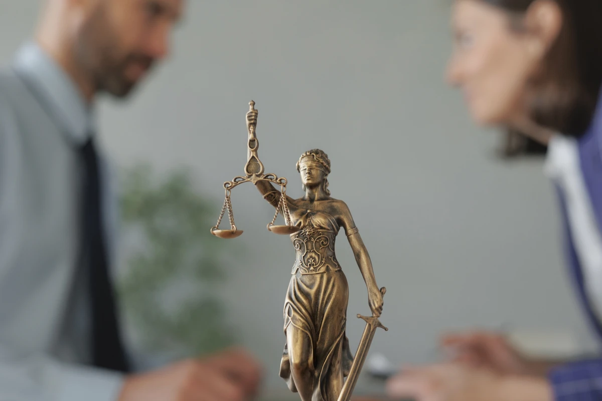 Le droit de priorité dans l'adoption simple d'un enfant orphelin : enjeux et procédures